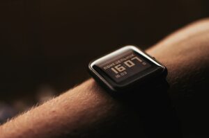 スマートウォッチの金属アレルギーシールでかゆみを防ぐ効果的な対策ガイド