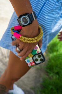 季節別スマートウォッチ重ね付けコーデ